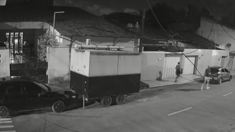 familia-e-rendida-na-porta-de-casa-durante-assalto-em-fortaleza