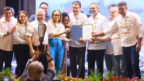 camilo-e-elmano-assinam-ordem-de-servico-do-hospital-universitario-da-ufca-em-barbalha