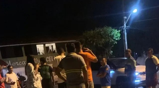 duas-pessoas-morrem-em-acidente-entre-carro-e-motocicleta-na-ce-453,-em-aquiraz