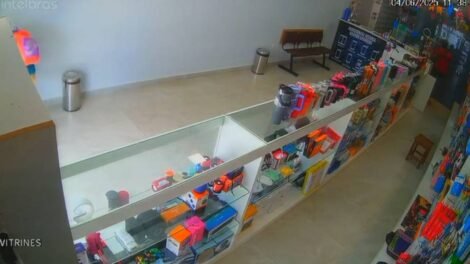 loja-de-eletronicos-e-alvo-de-assaltantes-disfarcados-de-clientes em-fortaleza
