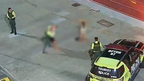 casal-e-preso-e-motocicleta-roubada-e-recuperada-no-bairro-meireles,-em-fortaleza