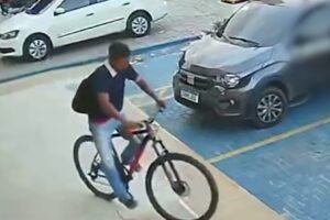 bicicleta-de-funcionario-e-furtada-em-frente-a-farmacia-onde-ele-trabalha,-em-fortaleza
