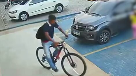 bicicleta-de-funcionario-e-furtada-em-frente-a-farmacia-onde-ele-trabalha,-em-fortaleza