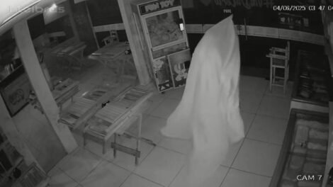 “ladrao-babau”-invade-acaiteria-na-madrugada-e-furta-r$-300-e-celular-em-fortaleza