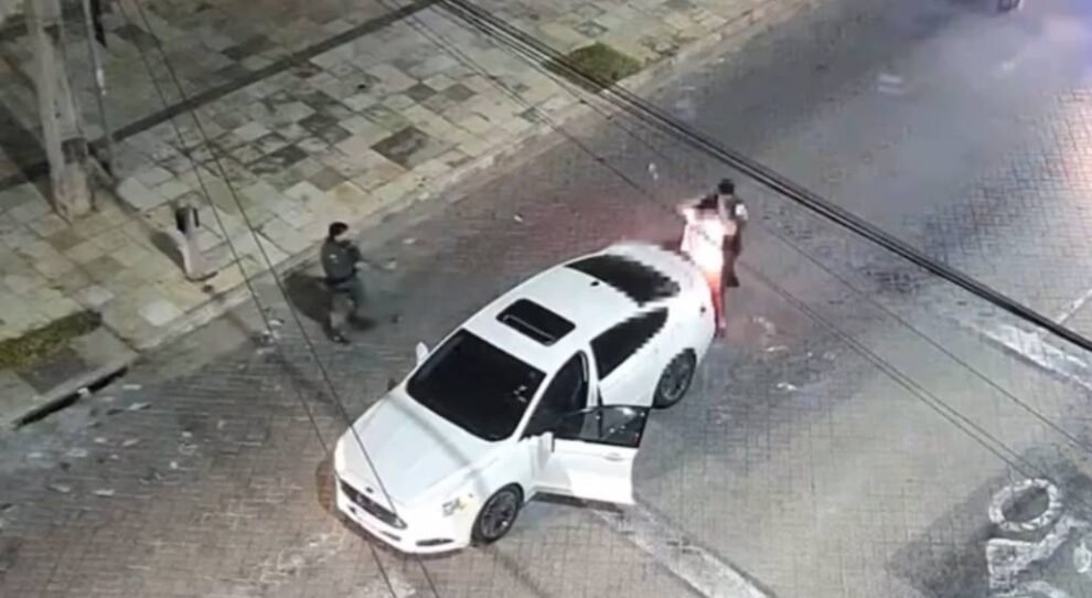 carro-furtado-no-meireles,-em-fortaleza,-e-recuperado-pela-pm-momentos-apos-o-crime 