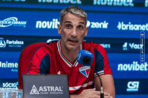 apos-boatos-sobre-saida,-vojvoda-segue-no-fortaleza-e-clube-confirma-permanencia