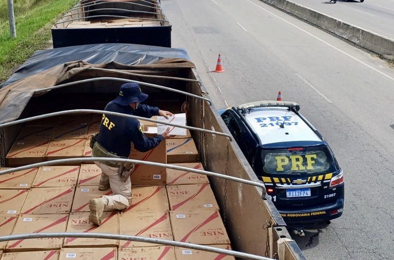 prf-apreende-cerca-de-7-milhoes-de-cigarros-contrabandeados-em-caucaia/ce
