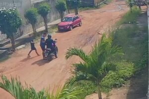 bandidos-chamam-corrida-e-assaltam-motociclista-por-aplicativo-em-fortaleza