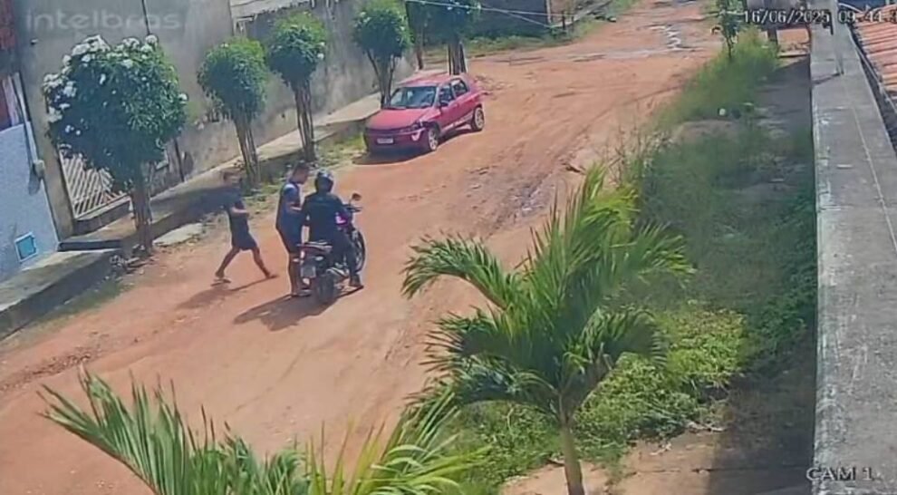 bandidos-chamam-corrida-e-assaltam-motociclista-por-aplicativo-em-fortaleza