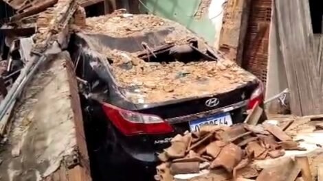 carro-desgovernado-invade-casa-com-familia-dentro-em-ipu,-no-interior-do-ceara