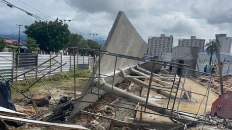 parada-de-onibus-em-construcao-desaba-e-fere-quatro-operarios-em-maracanau