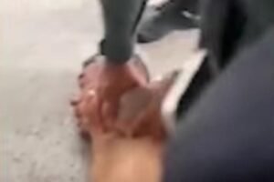 homem-tenta-fugir-da-delegacia,-e-capturado-e-chama-a-mae;-confira-video