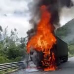 incendio:-caminhao-carregado-com-farinha-pega-fogo-na-br-222,-em-tiangua/ce