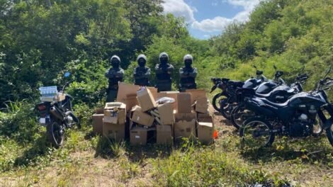 policia-apreende-carga-com-214-mil-cigarros-e-moto-roubada-em-fortaleza