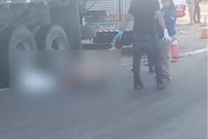 apos-colisao,-idosa-cai-de-moto-e-morre-atropelada-por-caminhao-na-br-116,-em-itaitinga