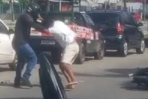 briga-entre-motociclistas-termina-em-agressoes-e-motos-derrubadas-em-fortaleza
