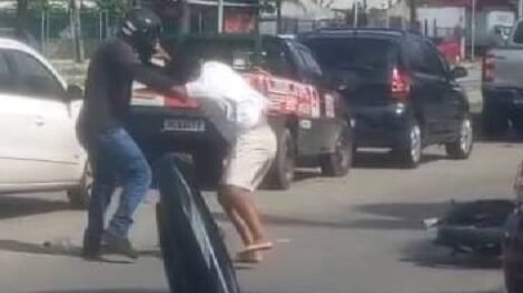 briga-entre-motociclistas-termina-em-agressoes-e-motos-derrubadas-em-fortaleza