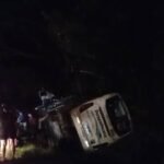 onibus-que-saiu-de-juazeiro-do-norte-(ce)-tomba-em-rodovia-e-deixa-passageiros-feridos