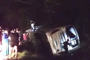 tres-pessoas-ficaram-gravemente-feridas-apos-acidente-com-onibus-em-juazeiro-do-norte,-no-ceara
