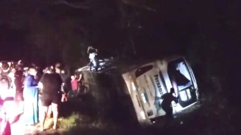 tres-pessoas-ficaram-gravemente-feridas-apos-acidente-com-onibus-no-interior-do-ceara