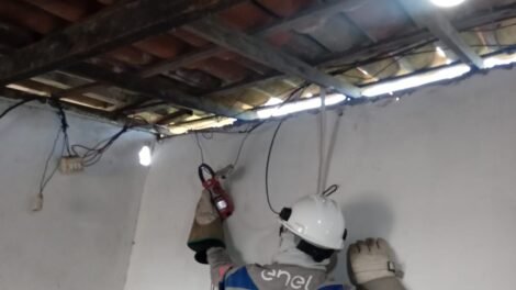 duas-pessoas-sao-presas-por-furto-de-energia-em-operacao-da-enel-e-sspds-na-serrinha