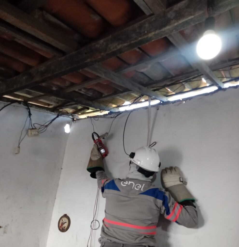 duas-pessoas-sao-presas-por-furto-de-energia-em-operacao-da-enel-e-sspds-na-serrinha