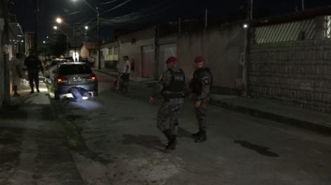 policia-impede-assaltos-no-jose-walter-e-prende-suspeito-escondido-debaixo-de-carro