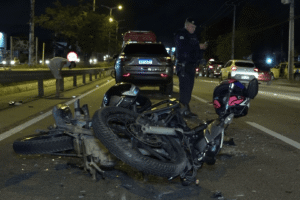 motociclista-fica-gravemente-ferido-em-colisao-na-br-116;-motorista-de-caminhonete-foge-do-local