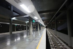 corpo-e-encontrado-com-marcas-de-agressao-nos-trilhos-do-metro,-em-fortaleza