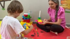 projeto-oferece-terapia-gratuita-para-criancas-autistas-em-nova-russas