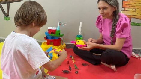 projeto-oferece-terapia-gratuita-para-criancas-autistas-em-nova-russas