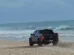 adolescente-dirige-picape-em-alta-velocidade-na-faixa-de-areia-da-praia-do-futuro,-em-fortaleza