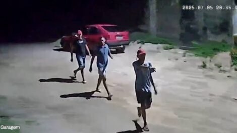 idosa-e-ameacada-e-familia-feita-refem-durante-assalto-em-pacatuba-(ce)
