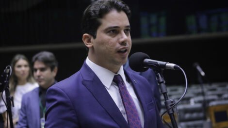 quem-e-junior-mano,-deputado-do-ceara,-alvo-de-investigacao-da-pf