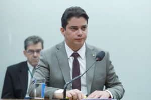junior-mano-se-pronuncia-apos-operacao-da-pf-que-fez-buscas-no-gabinete-do-deputado
