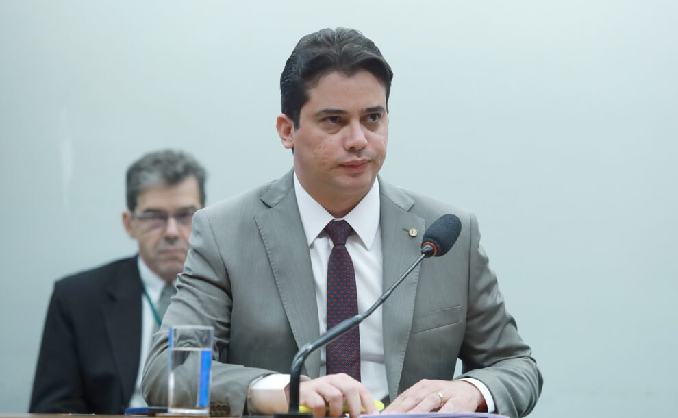junior-mano-se-pronuncia-apos-operacao-da-pf-que-fez-buscas-no-gabinete-do-deputado
