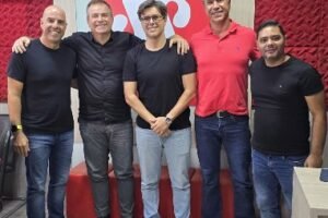 ceos-da-wine,-hugmain-e-nbs-educacao-discutem-gestao,-ia-e-sobrevivencia-de-empresas-no-conexoes