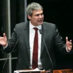lider-do-pt-na-camara-diz-que-tarifas-de-trump-sao-ataque-a-democracia