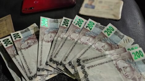 homem-e-preso-com-r$-3.800-em-cedulas-falsas-apos-denuncia-de-mercadinho-em-fortaleza