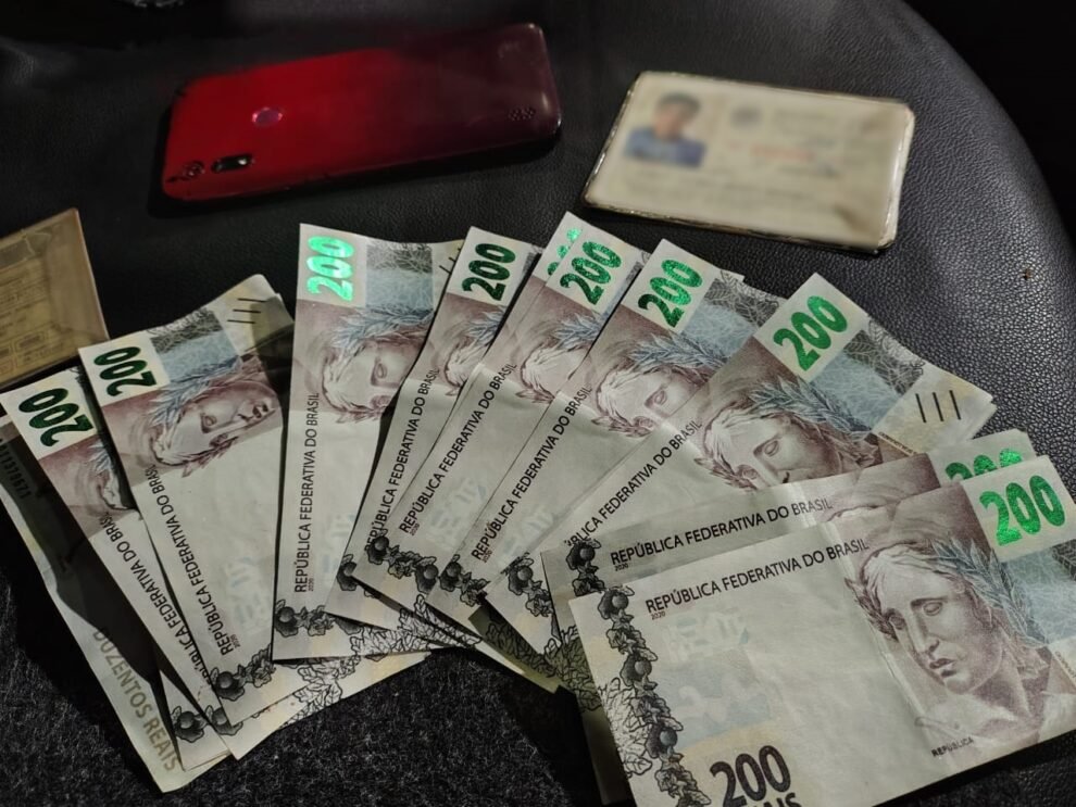 homem-e-preso-com-r$-3.800-em-cedulas-falsas-apos-denuncia-de-mercadinho-em-fortaleza