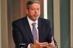 ir:-lira-garante-isencao-para-ate-r$-5-mil-e-amplia-reducao-a-quem-ganha-ate-r$-7.350
