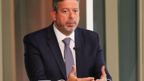 ir:-lira-garante-isencao-para-ate-r$-5-mil-e-amplia-reducao-a-quem-ganha-ate-r$-7.350