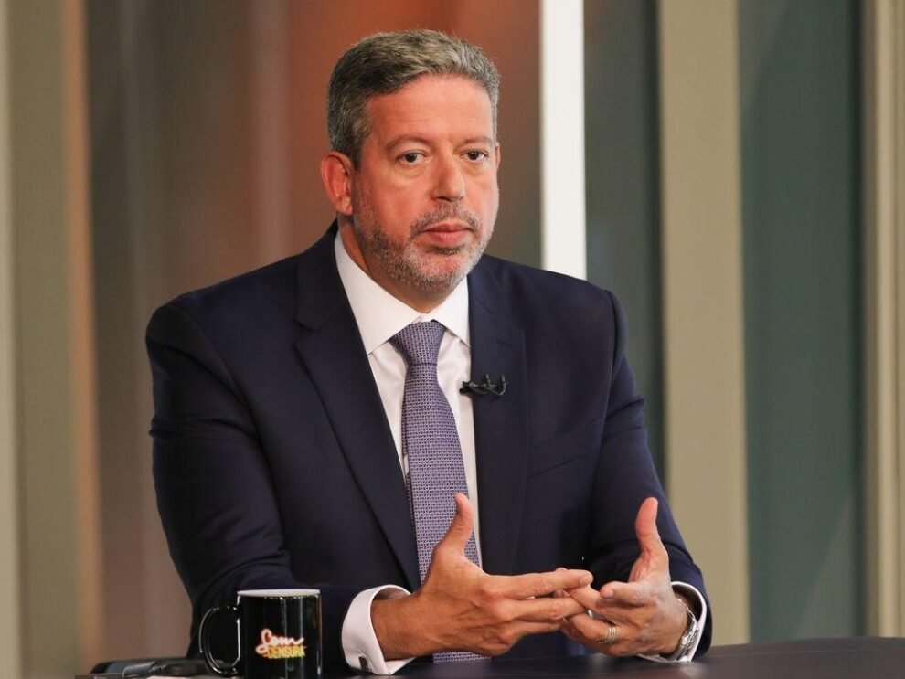 ir:-lira-garante-isencao-para-ate-r$-5-mil-e-amplia-reducao-a-quem-ganha-ate-r$-7.350