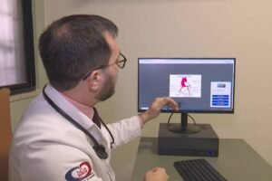 dores-no-peito,-estomago-e-bracos-podem-ser-sinais-de-infarto,-alerta-cardiologista