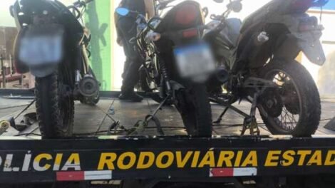 apos-assaltos-em-serie-em-fortaleza,-grupo-e-capturado-com-motos,-celulares-e-dinheiro