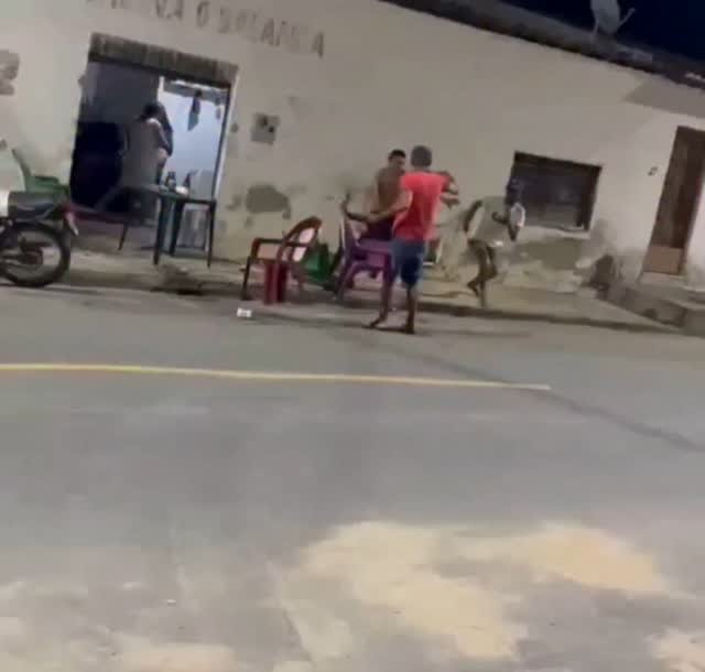 briga-em-bar-no-interior-do-ce-termina-em-agressoes-com-cabo-de-vassoura-e-casco-de-cerveja