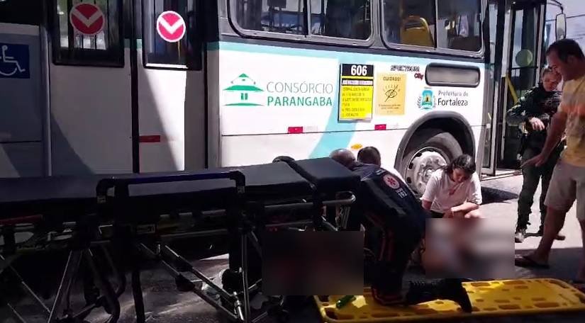 idosa-e-atropelada-por-onibus-no-centro-de-fortaleza-e-tem-pe-esmagado
