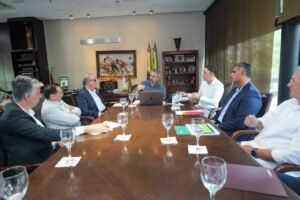 elmano-discute-tarifaco-dos-eua-com-empresarios-e-aciona-governo-federal