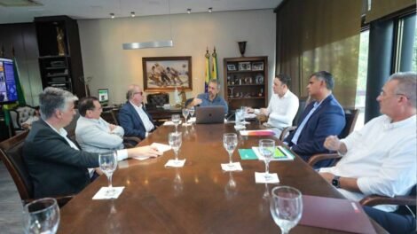 elmano-discute-tarifaco-dos-eua-com-empresarios-e-aciona-governo-federal