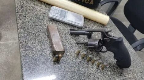 policia-descobre-e-desarticula-esconderijo-do-crime-com-drogas-e-municoes-em-pacajus/ce